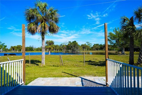 House in Punta Gorda, Florida 4 bedrooms, 136.01 sq.m. № 1530825 - photo 24