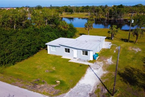House in Punta Gorda, Florida 4 bedrooms, 136.01 sq.m. № 1530825 - photo 28