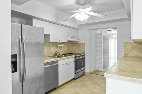 House in Punta Gorda, Florida 4 bedrooms, 136.01 sq.m. № 1530825 - photo 12