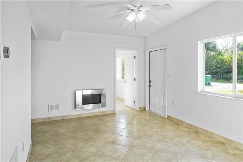 House in Punta Gorda, Florida 4 bedrooms, 136.01 sq.m. № 1530825 - photo 6
