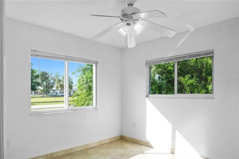 House in Punta Gorda, Florida 4 bedrooms, 136.01 sq.m. № 1530825 - photo 10