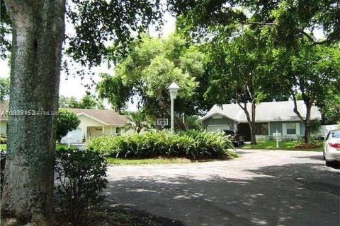 House in Miami, Florida 3 bedrooms, 129.78 sq.m. № 1994100 - photo 2