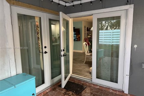 House in Miami, Florida 3 bedrooms, 129.78 sq.m. № 1994100 - photo 12