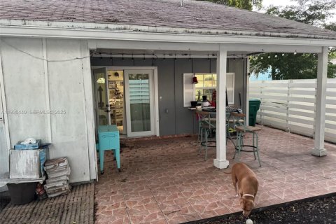 House in Miami, Florida 3 bedrooms, 129.78 sq.m. № 1994100 - photo 10