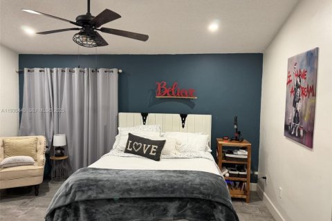 House in Miami, Florida 3 bedrooms, 129.78 sq.m. № 1994100 - photo 3