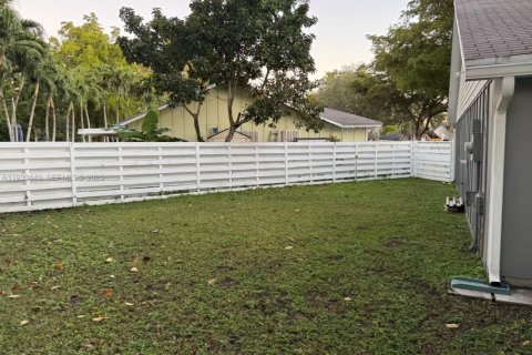 House in Miami, Florida 3 bedrooms, 129.78 sq.m. № 1994100 - photo 11