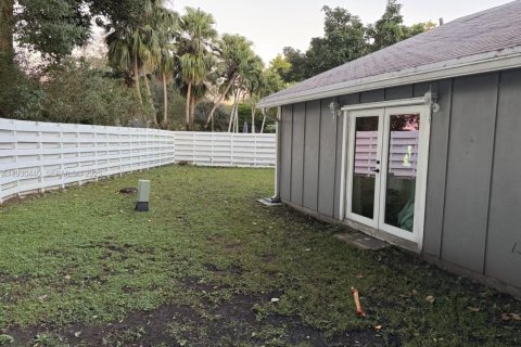 House in Miami, Florida 3 bedrooms, 129.78 sq.m. № 1994100 - photo 9