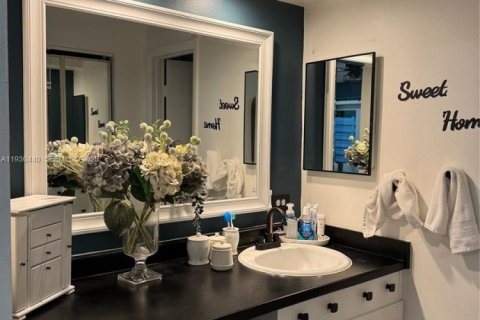 House in Miami, Florida 3 bedrooms, 129.78 sq.m. № 1994100 - photo 6