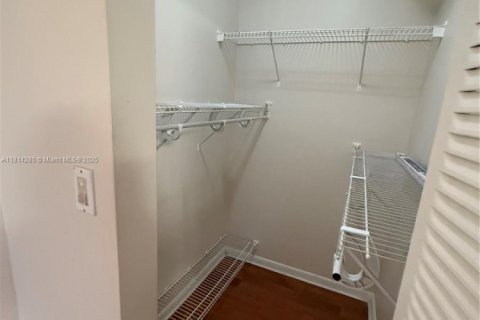 Condo in Miami, Florida, 1 bedroom  № 1766824 - photo 14