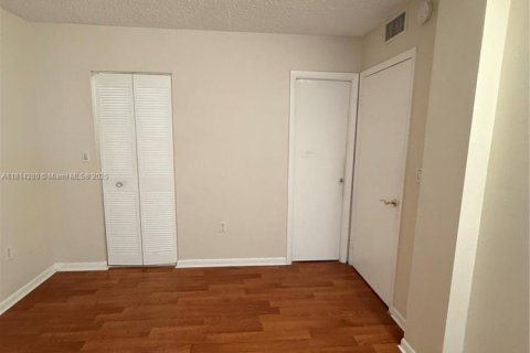 Condo in Miami, Florida, 1 bedroom  № 1766824 - photo 13