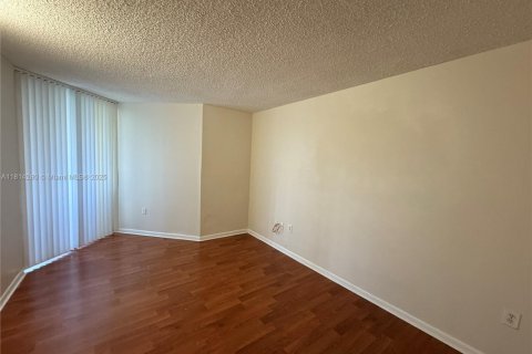 Condo in Miami, Florida, 1 bedroom  № 1766824 - photo 10