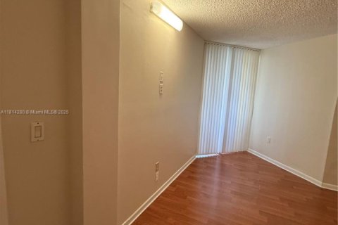 Condo in Miami, Florida, 1 bedroom  № 1766824 - photo 11