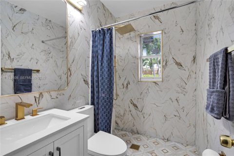 Casa en alquiler en Miami, Florida, 4 dormitorios, 219.25 m2 № 2152474 - foto 21