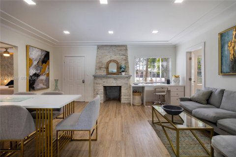 Casa en alquiler en Miami, Florida, 4 dormitorios, 219.25 m2 № 2152474 - foto 4