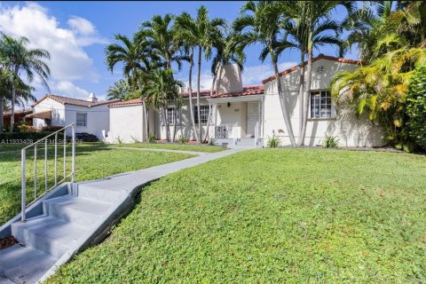 Casa en alquiler en Miami, Florida, 4 dormitorios, 219.25 m2 № 2152474 - foto 2
