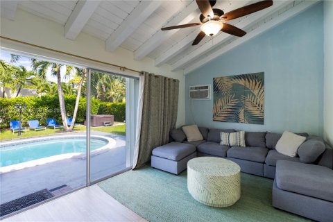 Casa en alquiler en Miami, Florida, 4 dormitorios, 219.25 m2 № 2152474 - foto 10
