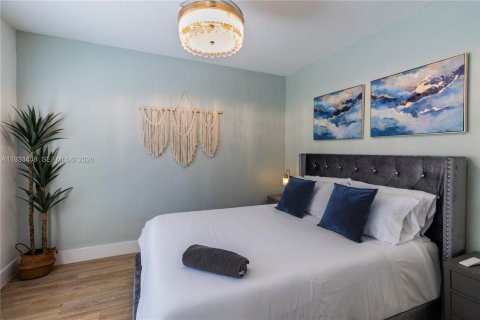 Casa en alquiler en Miami, Florida, 4 dormitorios, 219.25 m2 № 2152474 - foto 14