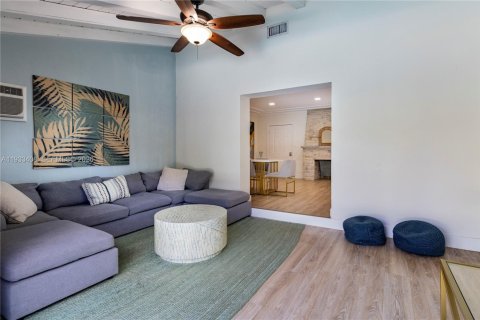 Casa en alquiler en Miami, Florida, 4 dormitorios, 219.25 m2 № 2152474 - foto 8
