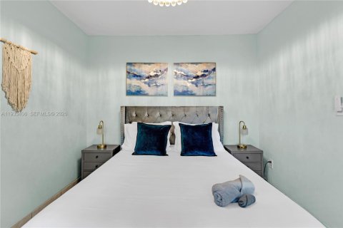 Casa en alquiler en Miami, Florida, 4 dormitorios, 219.25 m2 № 2152474 - foto 18