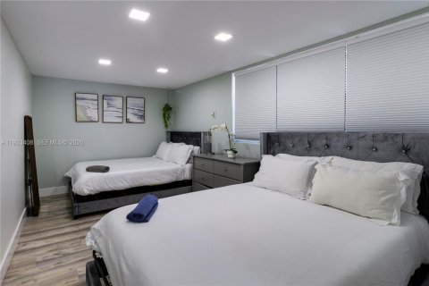 Casa en alquiler en Miami, Florida, 4 dormitorios, 219.25 m2 № 2152474 - foto 15