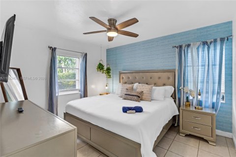Casa en alquiler en Miami, Florida, 4 dormitorios, 219.25 m2 № 2152474 - foto 13