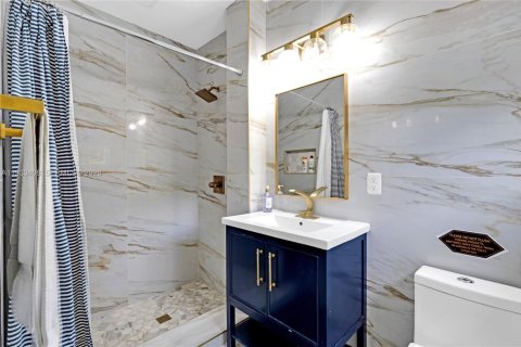 Casa en alquiler en Miami, Florida, 4 dormitorios, 219.25 m2 № 2152474 - foto 19