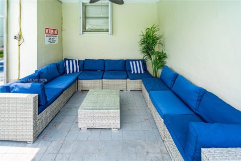 Casa en alquiler en Miami, Florida, 4 dormitorios, 219.25 m2 № 2152474 - foto 27