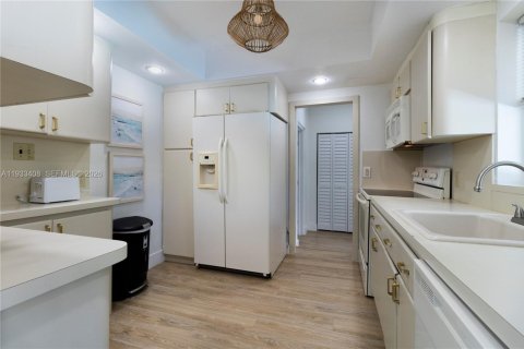 Casa en alquiler en Miami, Florida, 4 dormitorios, 219.25 m2 № 2152474 - foto 24
