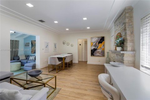 Casa en alquiler en Miami, Florida, 4 dormitorios, 219.25 m2 № 2152474 - foto 7