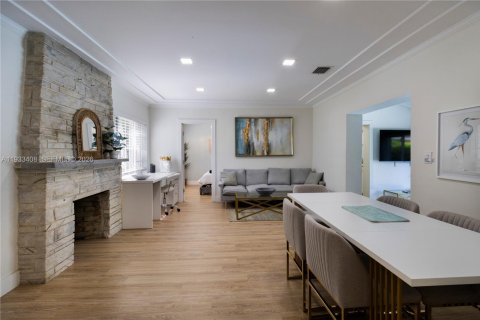 Casa en alquiler en Miami, Florida, 4 dormitorios, 219.25 m2 № 2152474 - foto 5