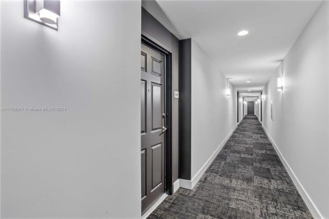 Condo in Hollywood, Florida, 2 bedrooms  № 1850889 - photo 19