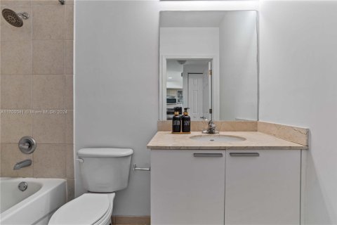 Condo in Hollywood, Florida, 2 bedrooms  № 1850889 - photo 18