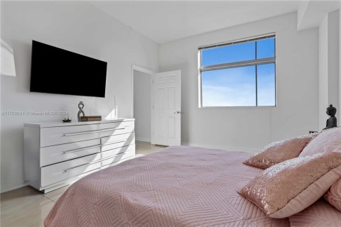 Condo in Hollywood, Florida, 2 bedrooms  № 1850889 - photo 14