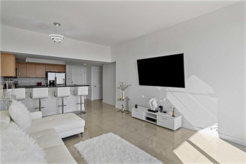 Condo in Hollywood, Florida, 2 bedrooms  № 1850889 - photo 7