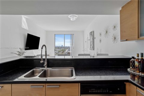 Condo in Hollywood, Florida, 2 bedrooms  № 1850889 - photo 11