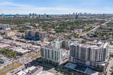Condo in Hollywood, Florida, 2 bedrooms  № 1850889 - photo 26