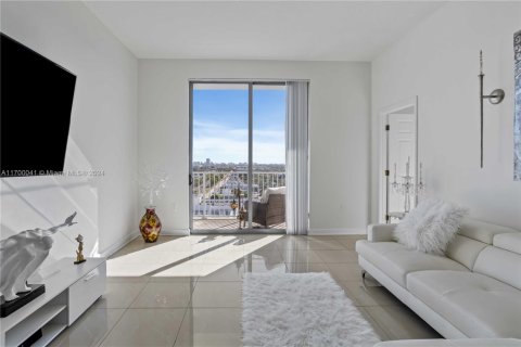 Condo in Hollywood, Florida, 2 bedrooms  № 1850889 - photo 5