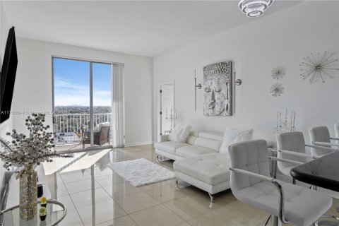 Condo in Hollywood, Florida, 2 bedrooms  № 1850889 - photo 4