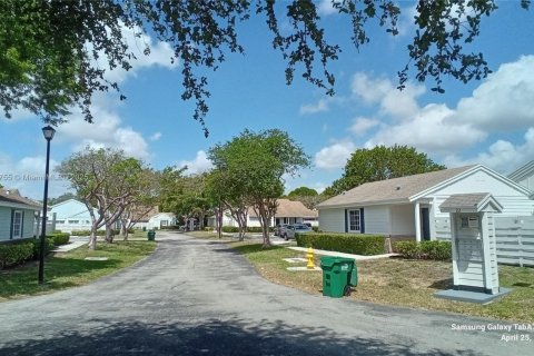 Villa ou maison à louer à Miami, Floride: 2 chambres, 79.15 m2 № 1963247 - photo 5