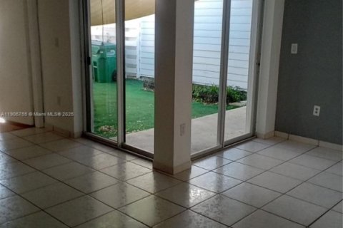 Villa ou maison à louer à Miami, Floride: 2 chambres, 79.15 m2 № 1963247 - photo 6