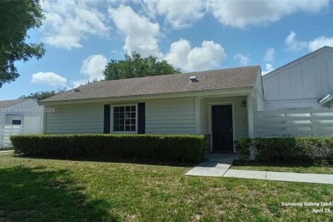 Villa ou maison à louer à Miami, Floride: 2 chambres, 79.15 m2 № 1963247 - photo 2