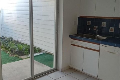 Villa ou maison à louer à Miami, Floride: 2 chambres, 79.15 m2 № 1963247 - photo 11