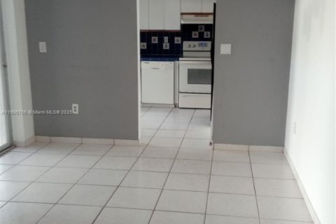 Villa ou maison à louer à Miami, Floride: 2 chambres, 79.15 m2 № 1963247 - photo 7