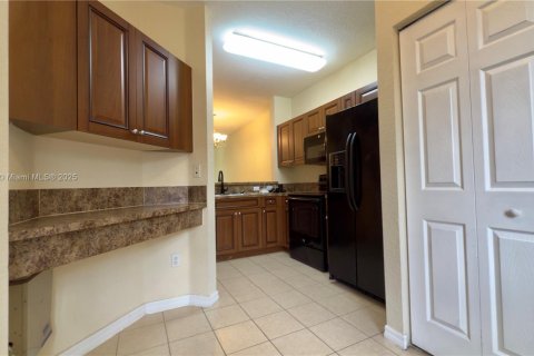Adosado en alquiler en Riviera Beach, Florida, 2 dormitorios, 113.99 m2 № 1929112 - foto 2