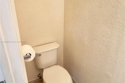 Adosado en alquiler en Riviera Beach, Florida, 2 dormitorios, 113.99 m2 № 1929112 - foto 11