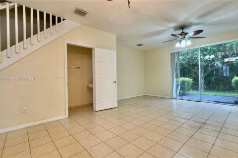 Adosado en alquiler en Riviera Beach, Florida, 2 dormitorios, 113.99 m2 № 1929112 - foto 8