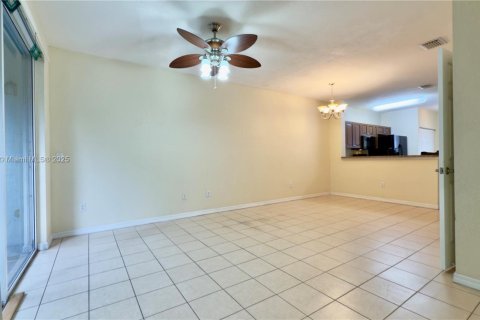 Adosado en alquiler en Riviera Beach, Florida, 2 dormitorios, 113.99 m2 № 1929112 - foto 10