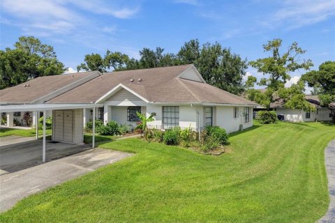 House in New Port Richey, Florida 2 bedrooms, 91.79 sq.m. № 2360699