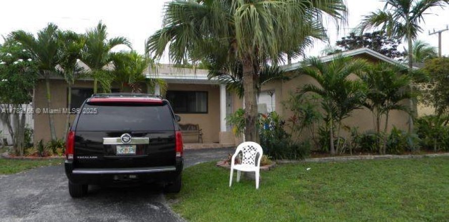 House in Sunrise, Florida 3 bedrooms, 126.72 sq.m. № 1756593