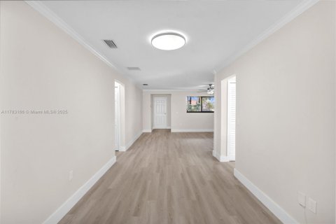 House in Sunrise, Florida 3 bedrooms, 126.72 sq.m. № 1756593 - photo 13